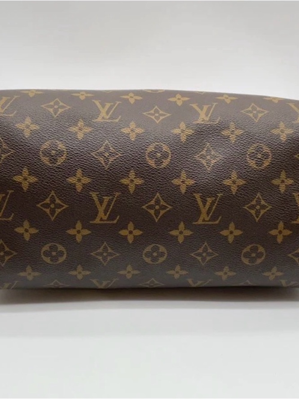 Louis Vuitton Monogram Canvas Shoulder Bag with Vachetta Trim - Picture 9 of 16